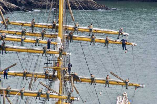 26 April 2009 - 12-46-18.jpg
Some of the crew of German sail training ship Gorch Fock atop the mast beams to unfurl the mainsails as the tall ship departs Dartmouth.
#GorchFock #DartmouthTallShip